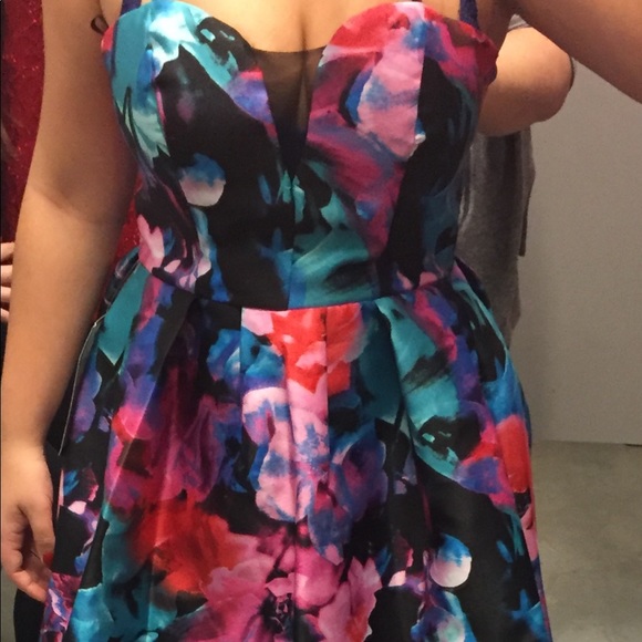 11/12 Juniors Homecoming Dress - Picture 2 of 3